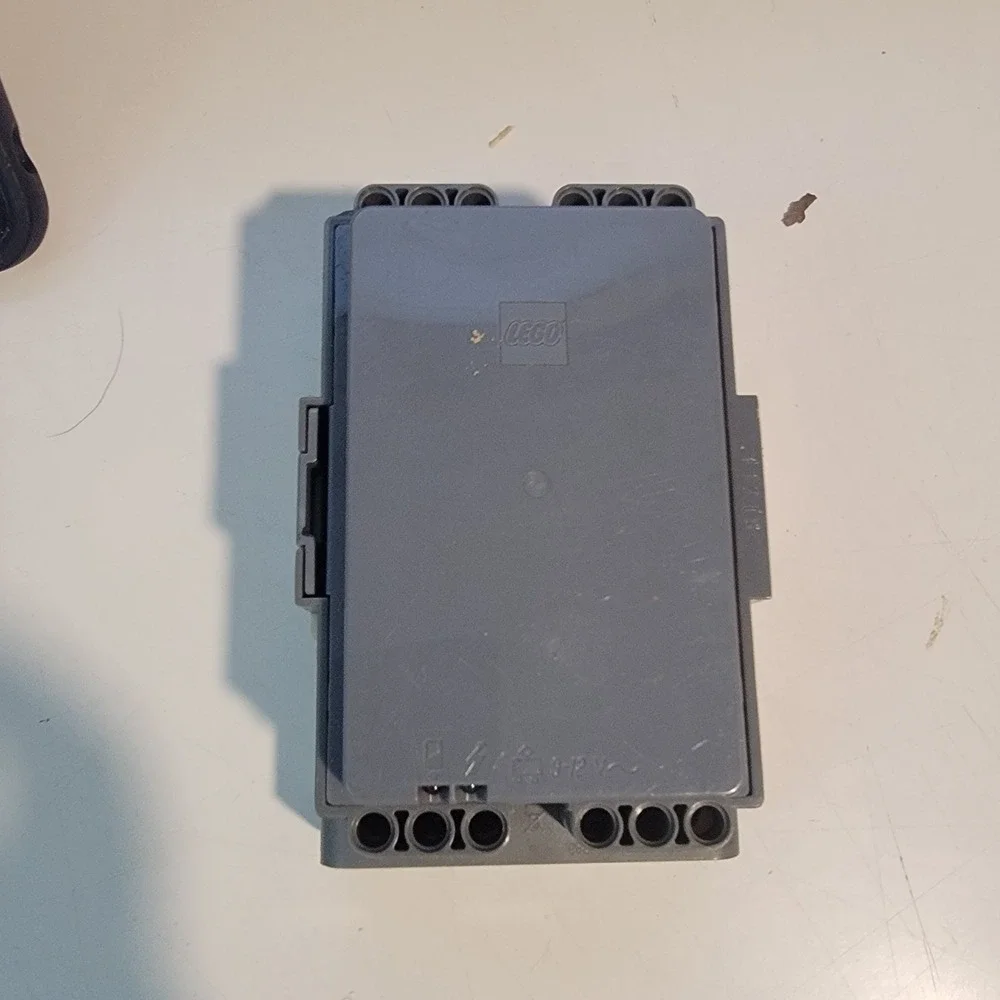 Lego Mindstorms NXT Intelligent Brick With Battery Pack No Charger Bin 12